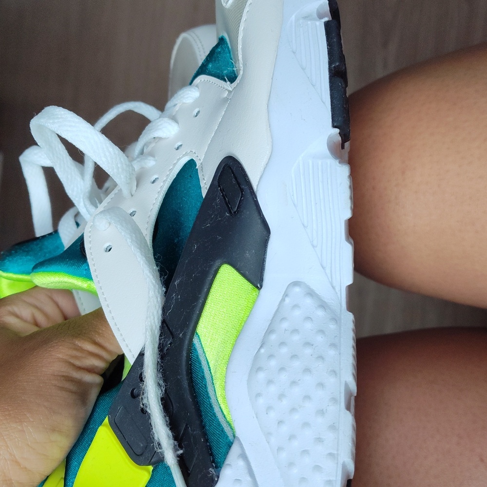 Nike - Picture 3 of 4